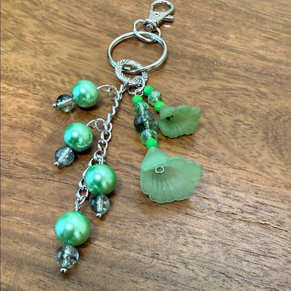 Green Beaded Keychain Accessory - Picture 2 of 4